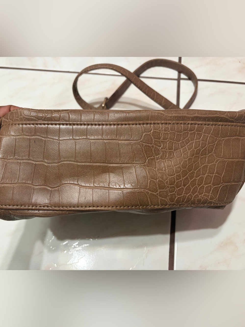 GUESS Taupe Croc-Embossed Chain-Handle Shoulder Bag - Picture 10 of 12
